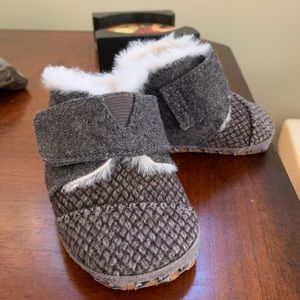 TOMS infant booties